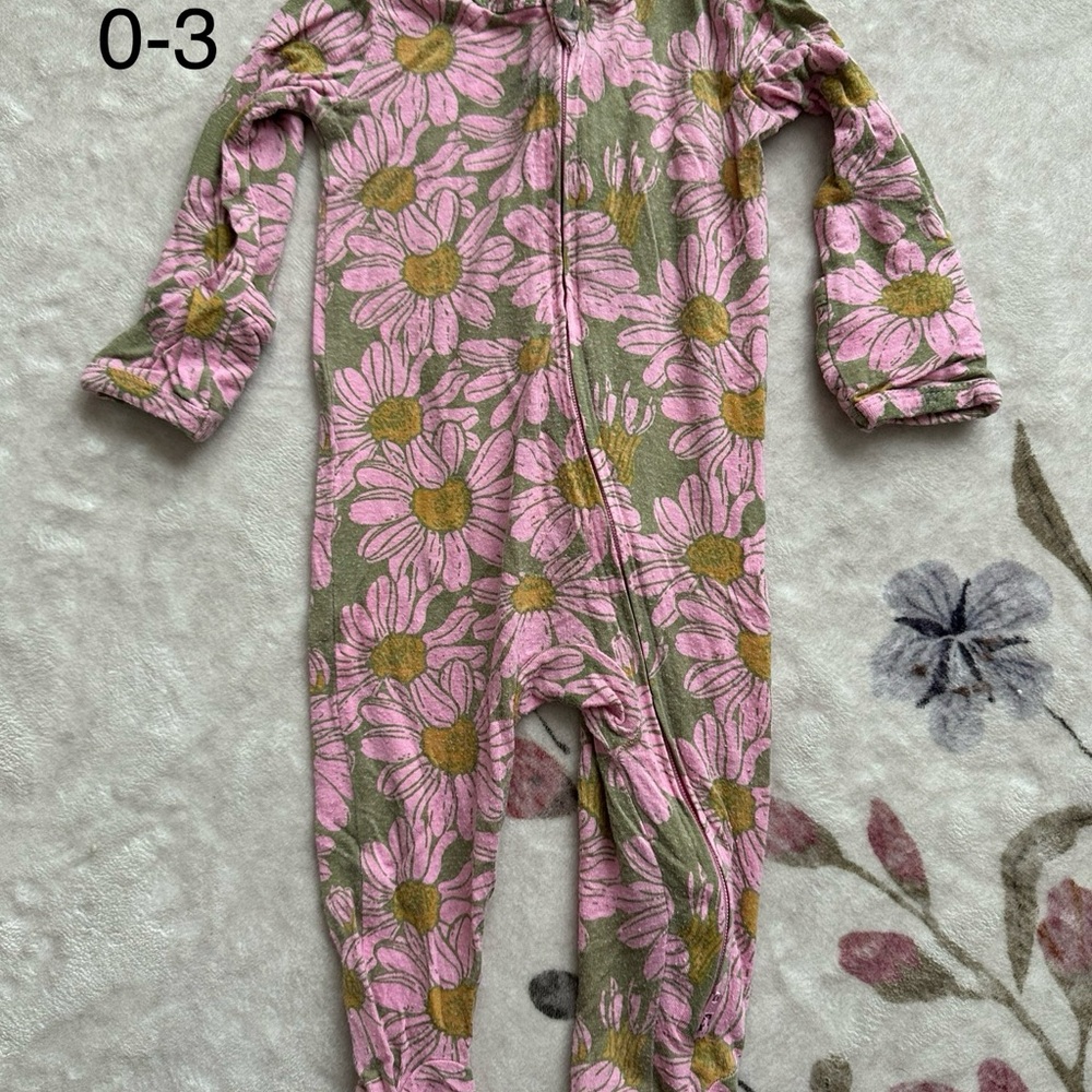 Kate Quinn daisy footie